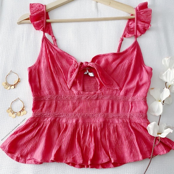 Crinkled Keyhole Cut Out Semi Cropped Tank Top - Picture 1 of 10
